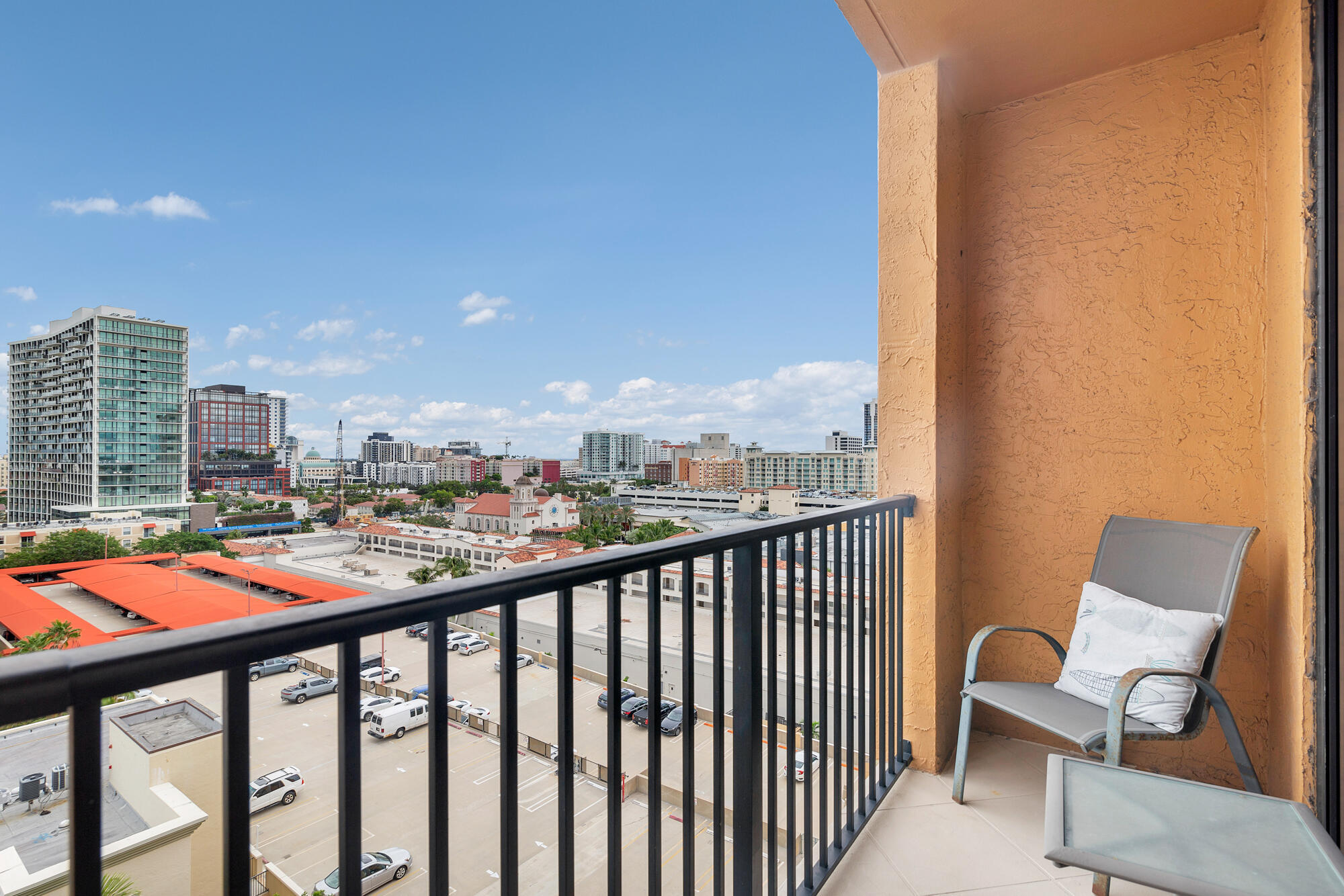 TOWER CONDO AT CITYPLACE - Residential