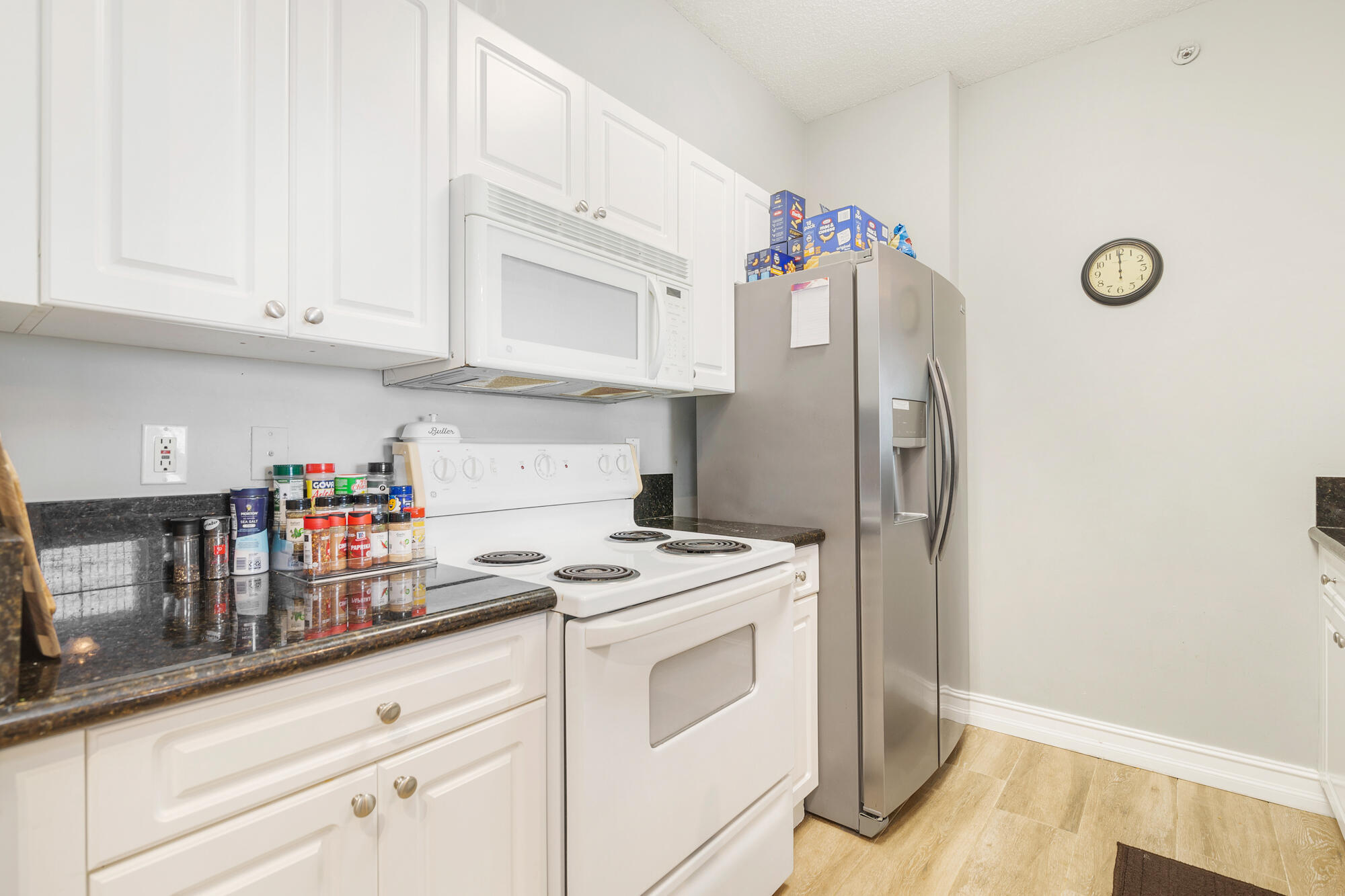 TOWER CONDO AT CITYPLACE - Residential