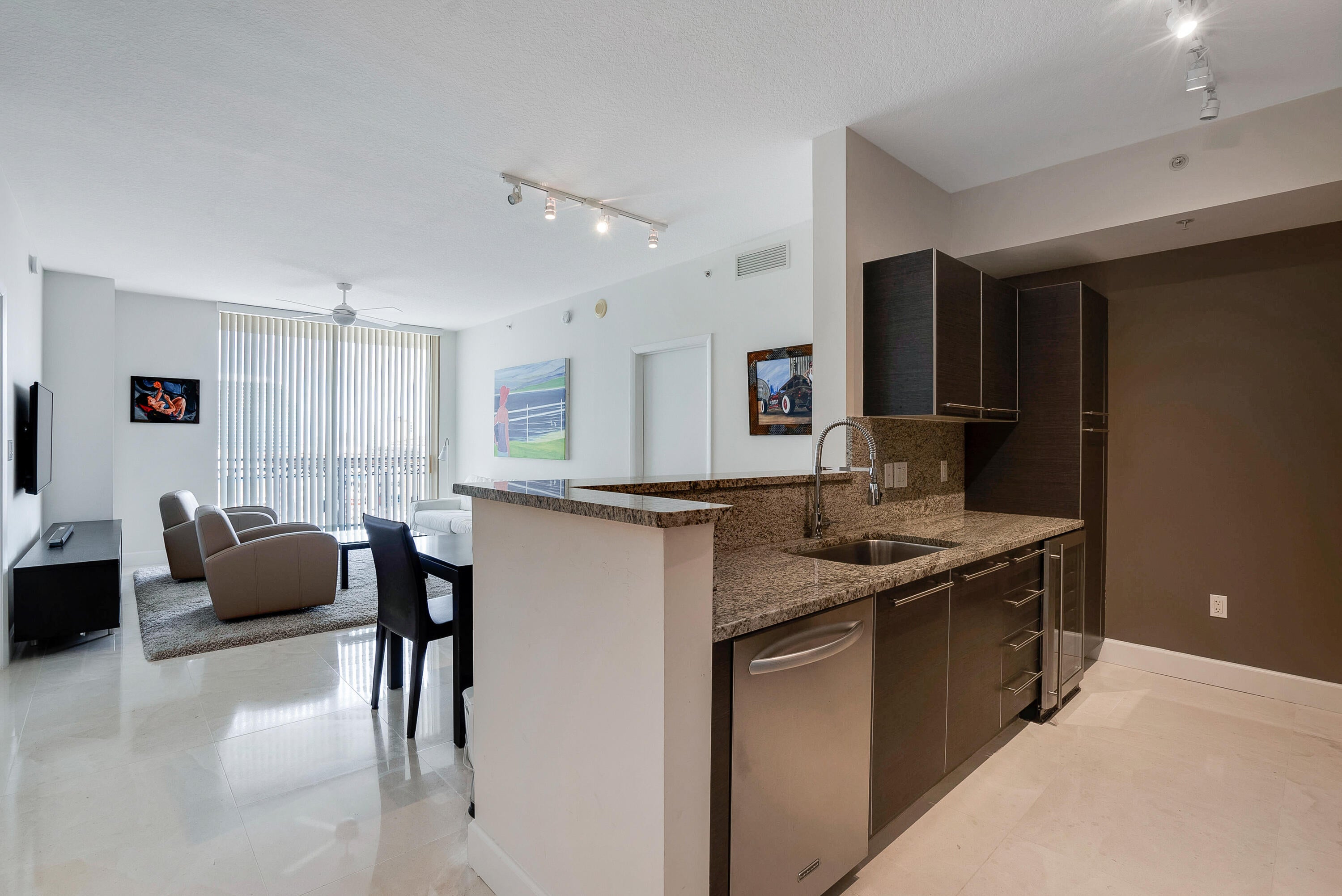 550 OKEECHOBEE Boulevard 1017