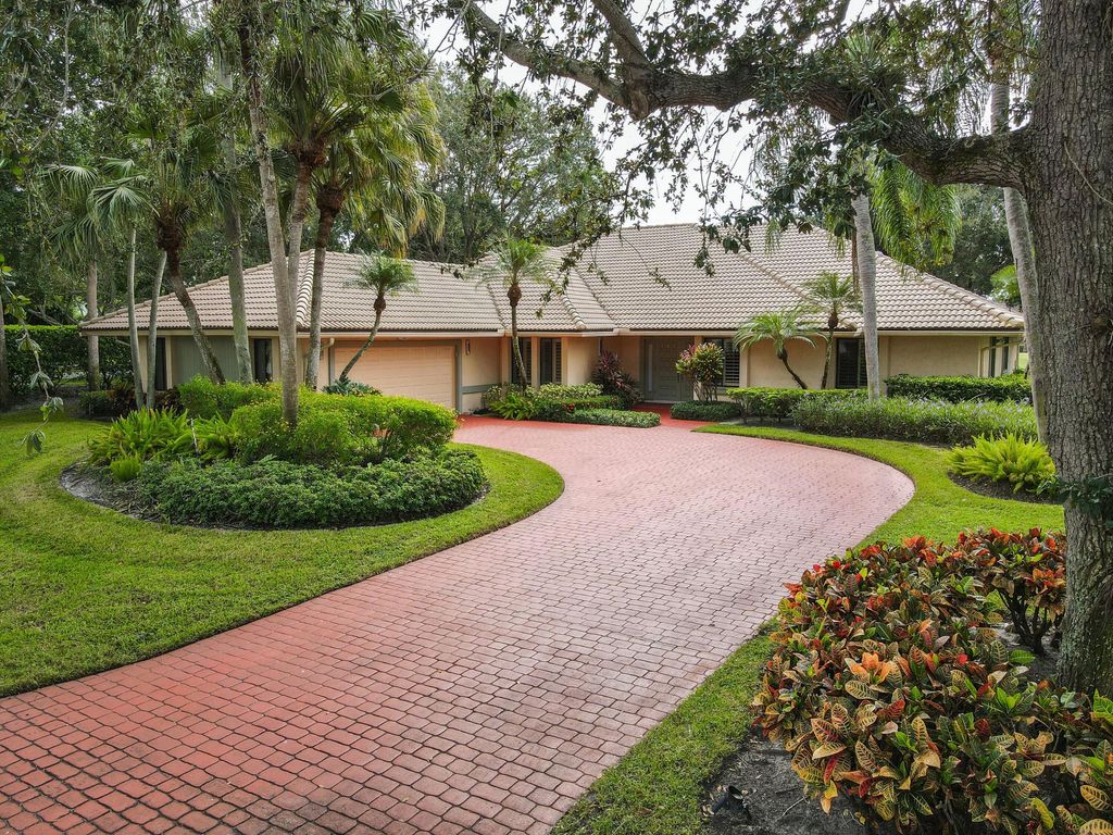 Photo of 14 Alston Road, Palm Beach Gardens, FL 33418 (MLS # R10931207)