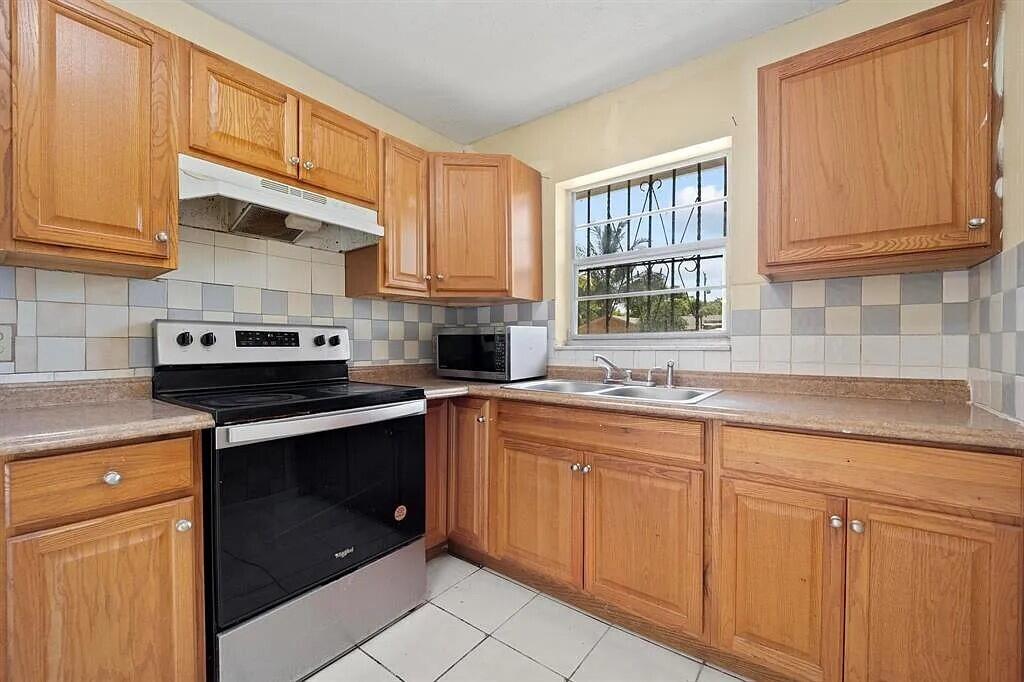 Photo of 1038 Sunset Avenue, Delray Beach, FL 33444 (MLS # R11120541)