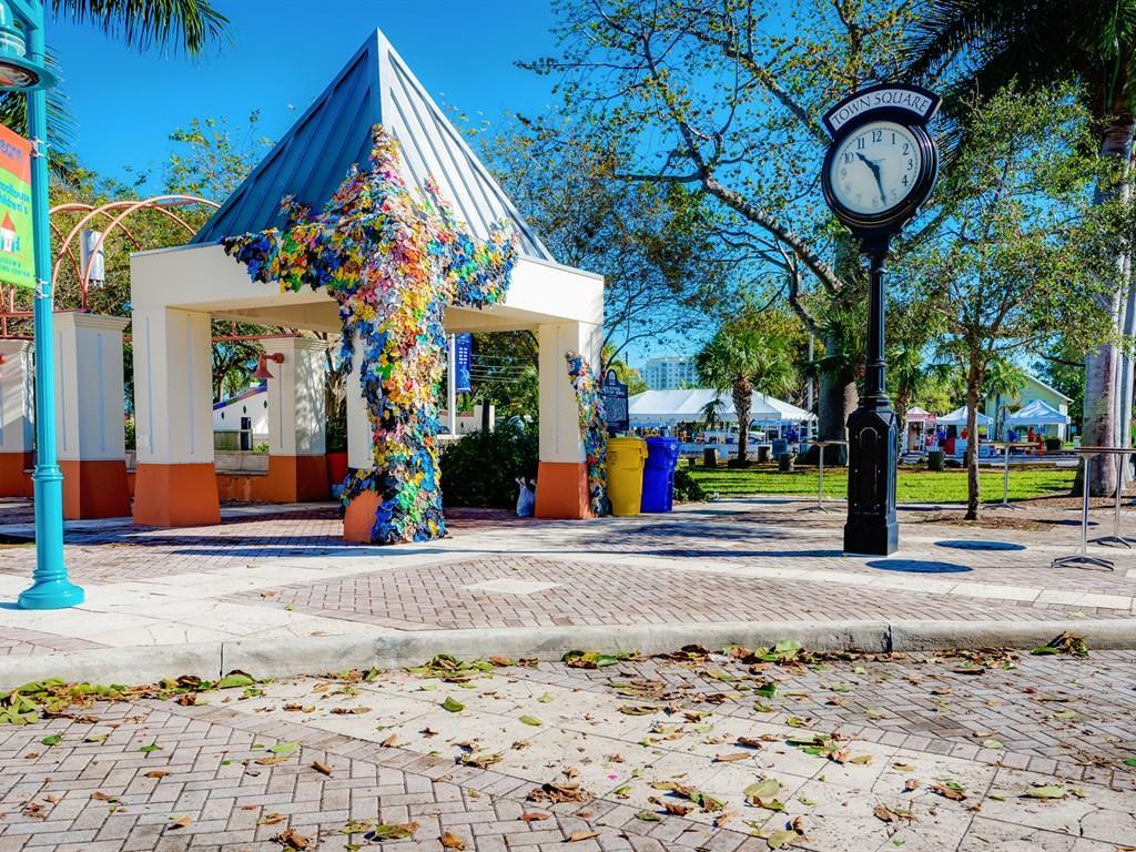 SOUTHEAST PARK CONDO - Residential