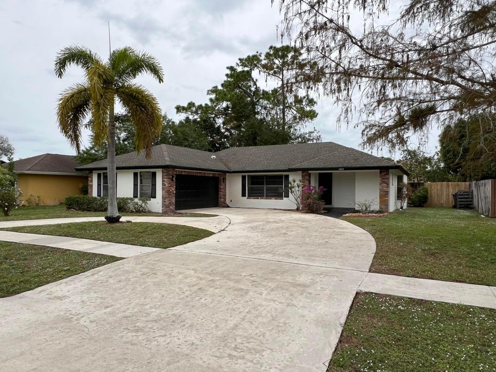 Photo of 1507 Hollyhock Road, Wellington, FL 33414 (MLS # R10945399)