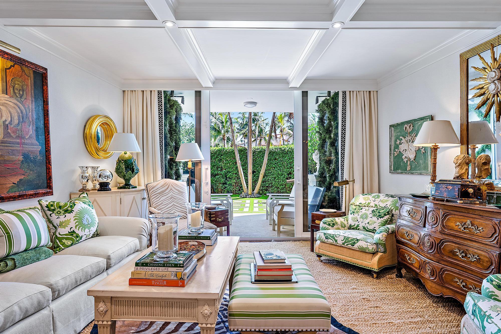 100 Royal Palm Way F1, Palm Beach, FL, 33480/$5,895,000 2 100 Royal Palm Way F1