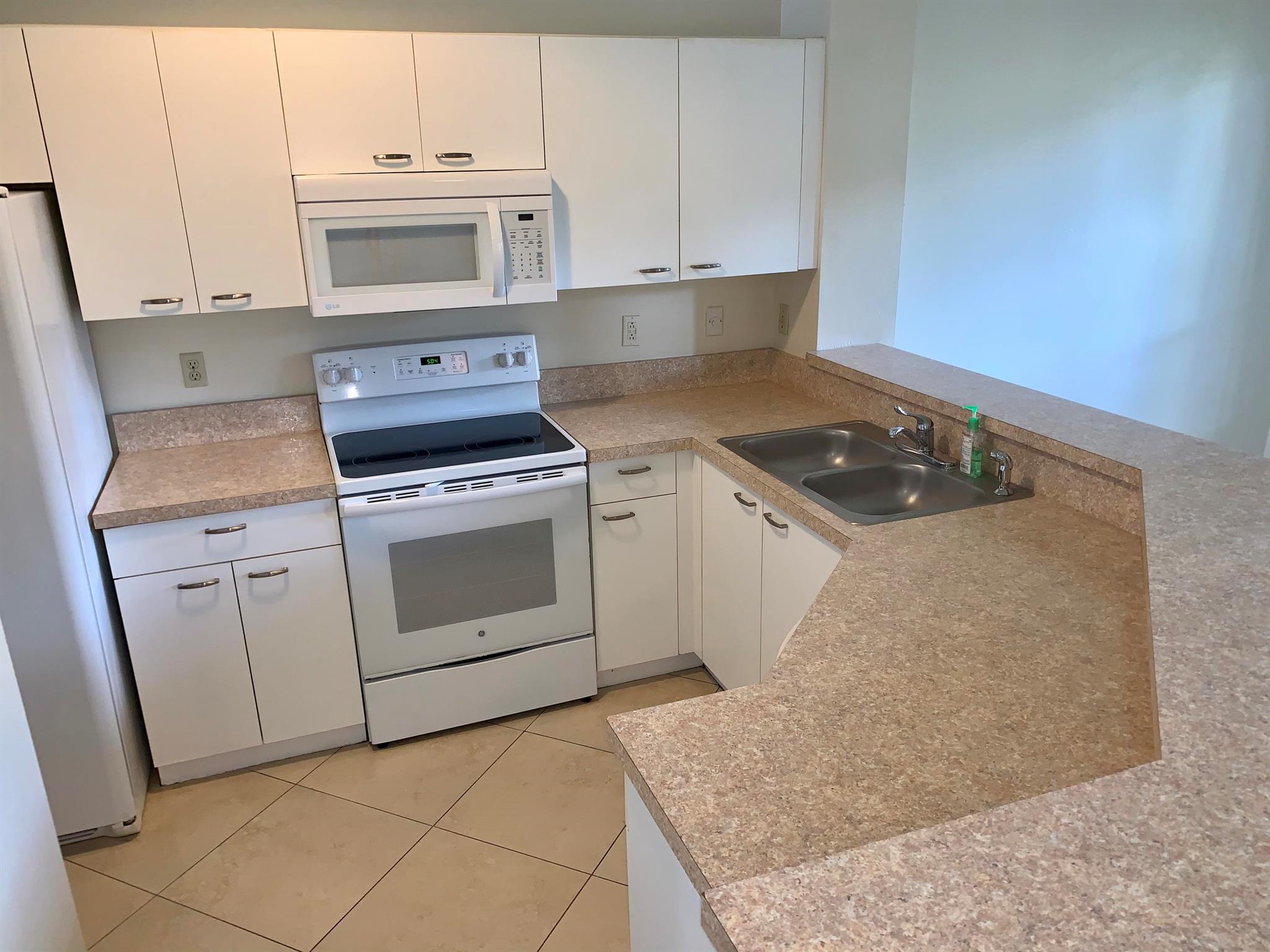 PALM LAKE CONDO - Residential Lease