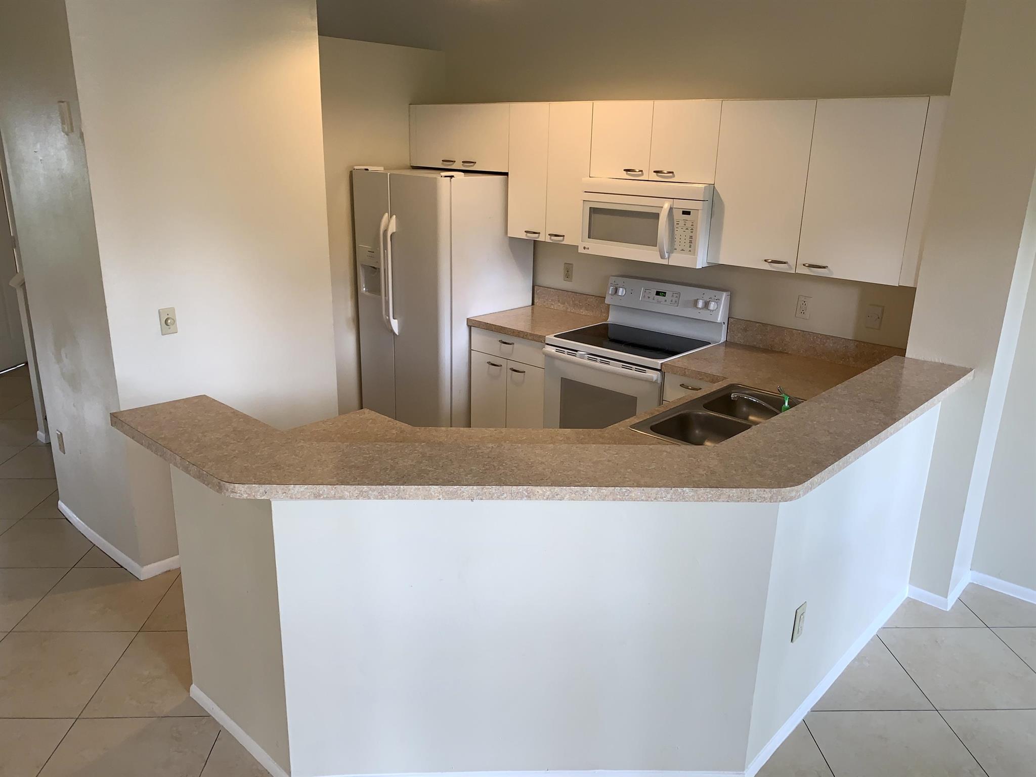 PALM LAKE CONDO - Residential Lease