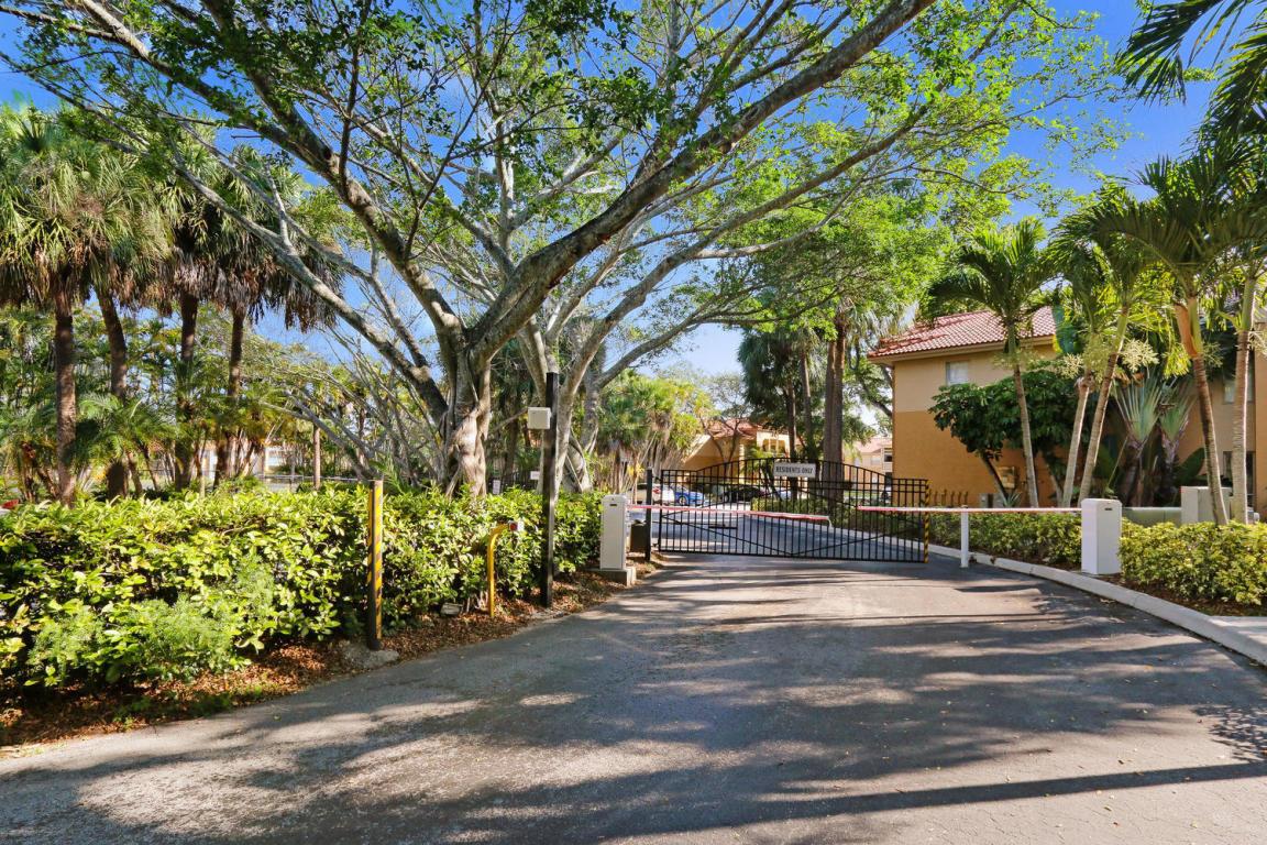 PALM LAKE CONDO - Residential Lease