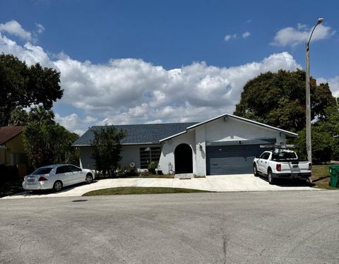 Photo of 5305 Bayberry Ln, Tamarac, FL 33319 (MLS # F10533605) Photo of 5305 Bayberry Ln, Tamarac, FL 33319 (MLS # F10533605)