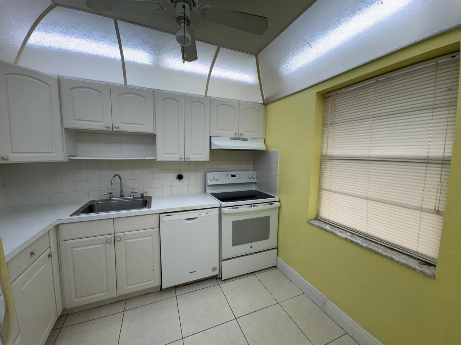 Oriole Golf & Tennis Club - Residential Lease