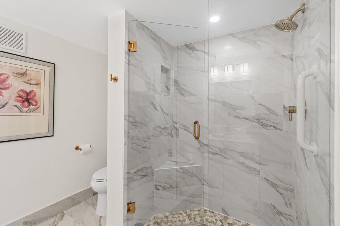 HUNTINGTON POINTE - Residential