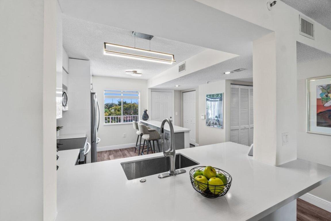 HUNTINGTON POINTE - Residential