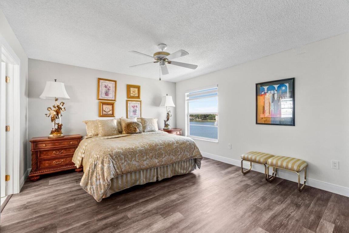 HUNTINGTON POINTE - Residential