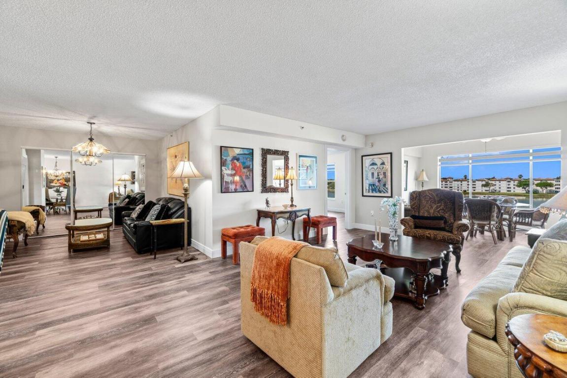 HUNTINGTON POINTE - Residential