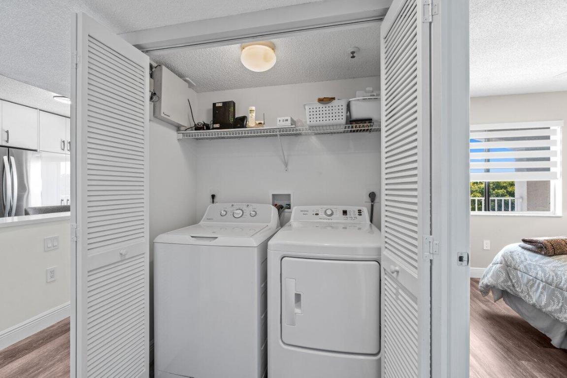 HUNTINGTON POINTE - Residential