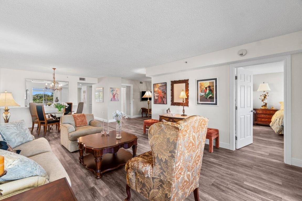 HUNTINGTON POINTE - Residential