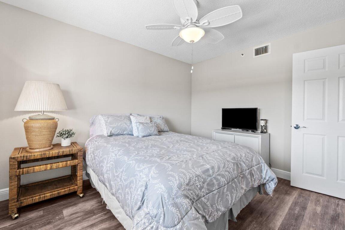 HUNTINGTON POINTE - Residential