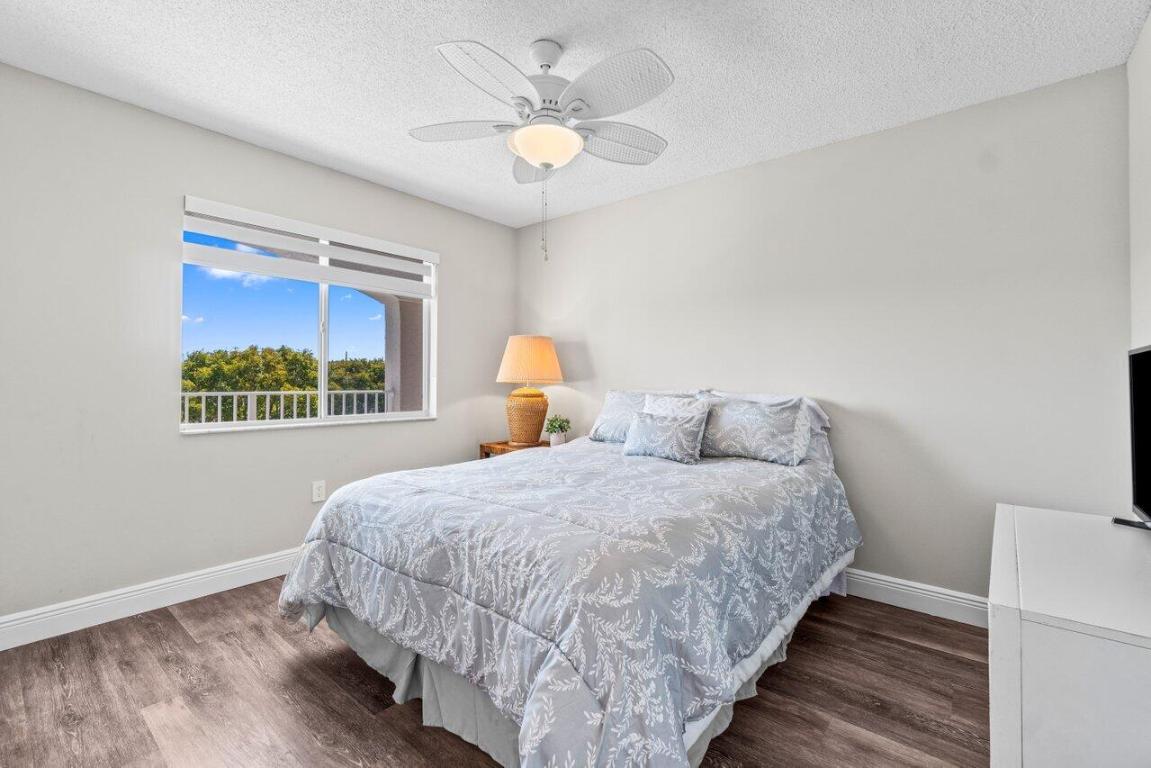 HUNTINGTON POINTE - Residential