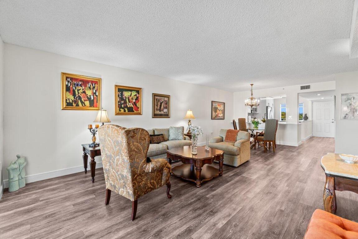 HUNTINGTON POINTE - Residential