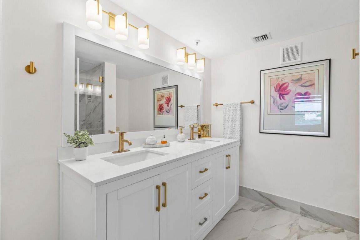 HUNTINGTON POINTE - Residential