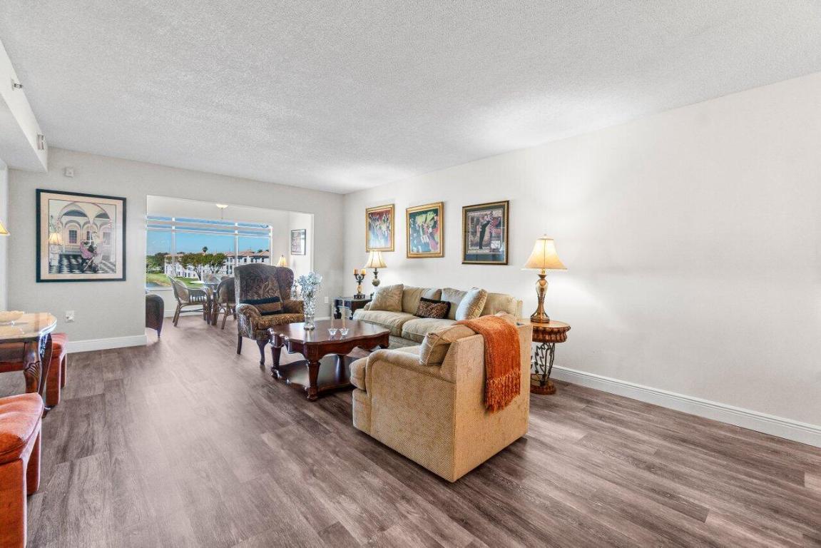 HUNTINGTON POINTE - Residential