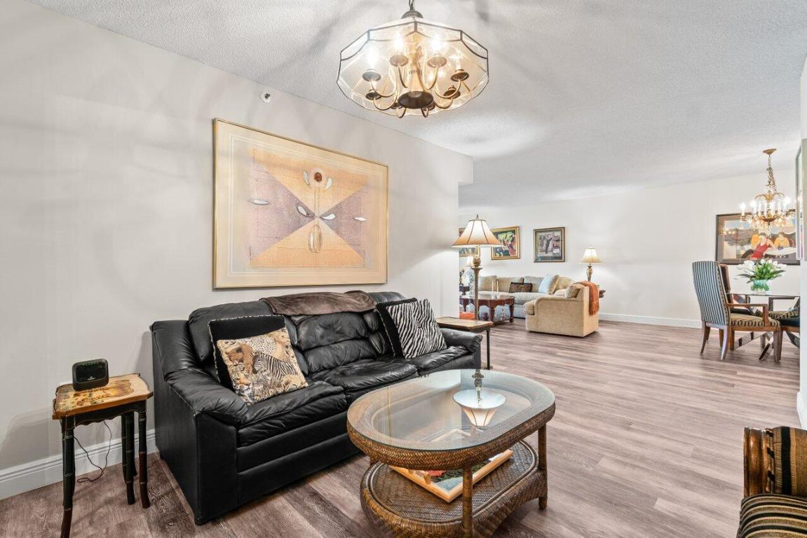 HUNTINGTON POINTE - Residential