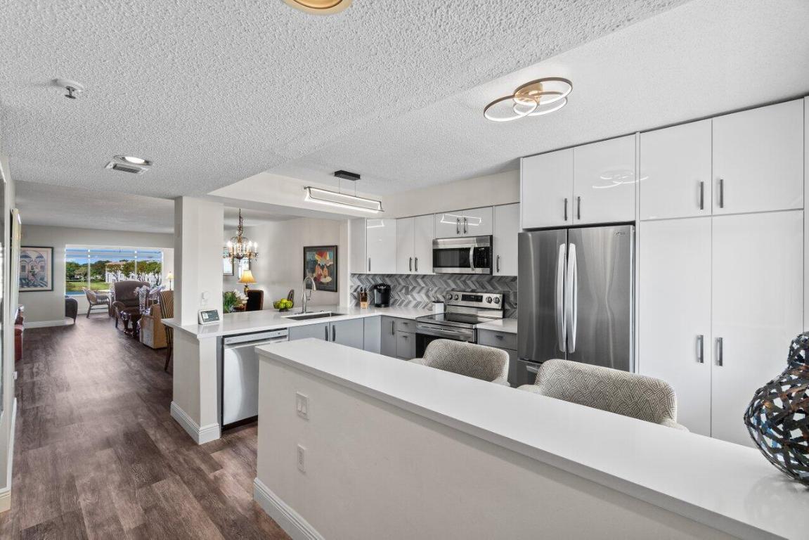 HUNTINGTON POINTE - Residential