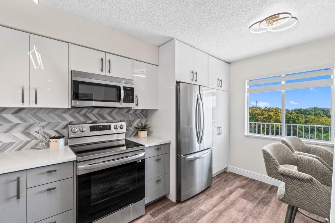 HUNTINGTON POINTE - Residential