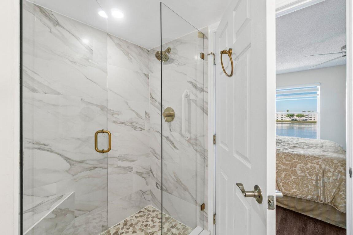 HUNTINGTON POINTE - Residential