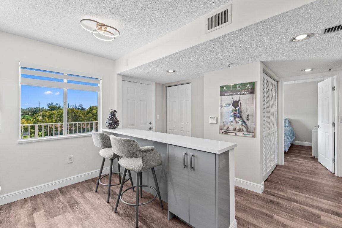 HUNTINGTON POINTE - Residential