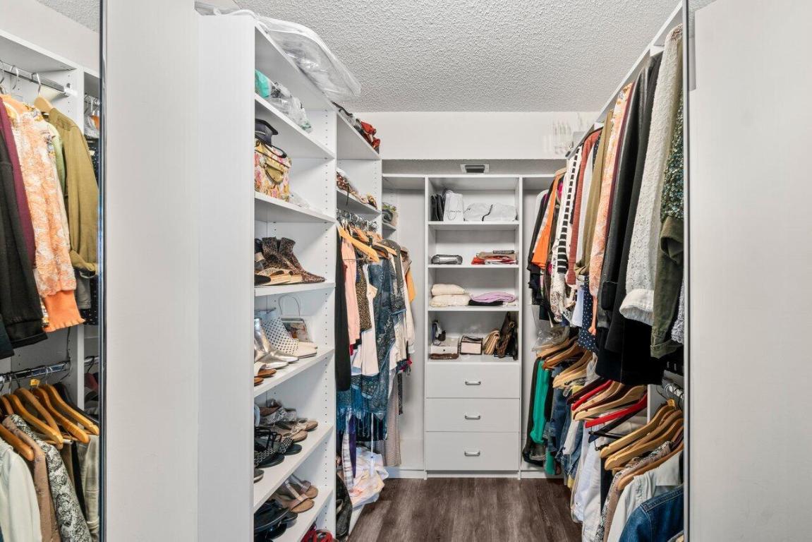 HUNTINGTON POINTE - Residential