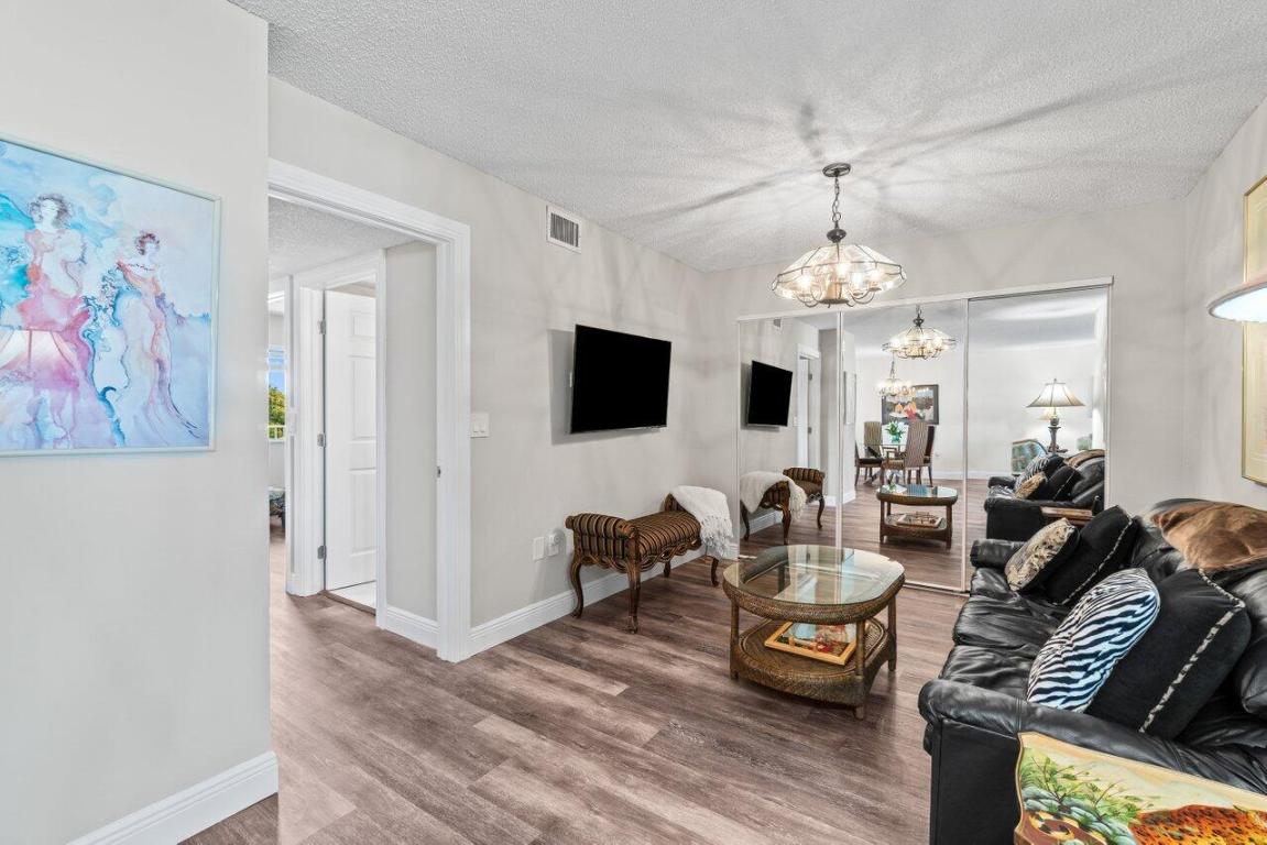 HUNTINGTON POINTE - Residential