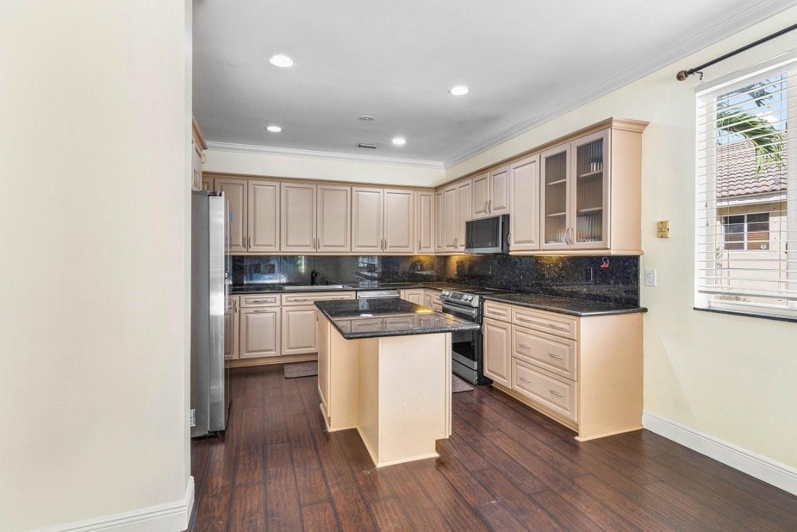 SECTOR 6 EAST - Residential Lease