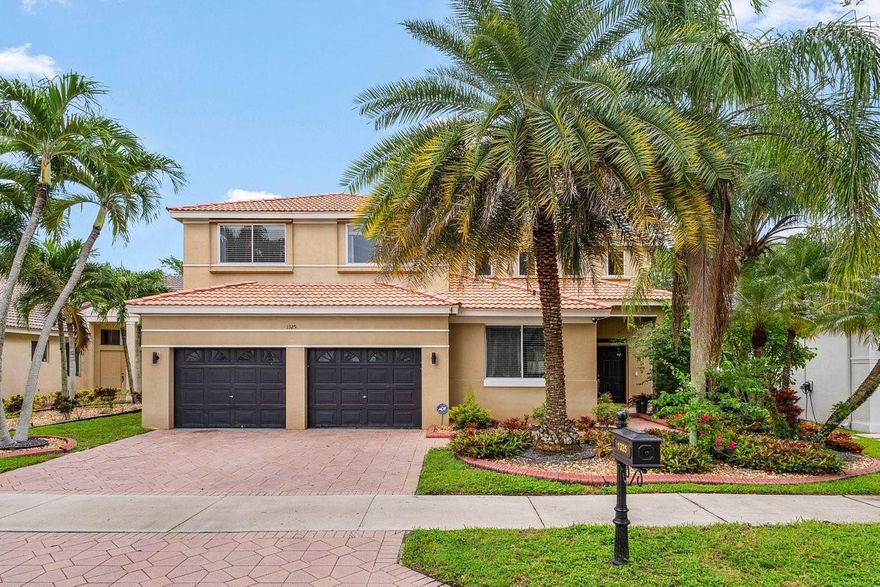 This is an amazing opportunity to live in the highly desirable community of The Islands in Weston. This spacious 4 bedroom 3.1 bath home has everything to offer. Gated community, private pool, large floor-plan and sought after school system. Located close to town center with restaurants, dining, supermarkets and major highways. Home is available for immediate occupancy with tenant approval.