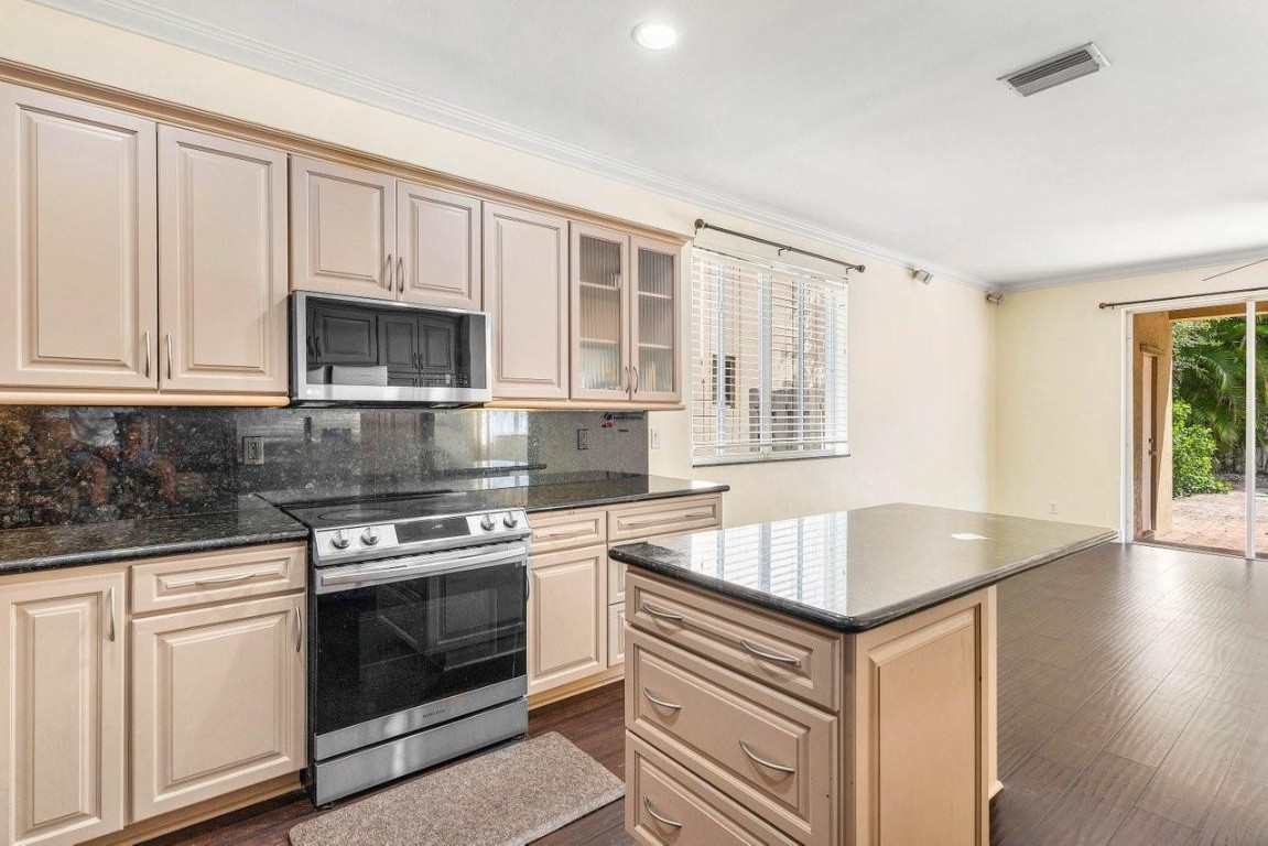 SECTOR 6 EAST - Residential Lease