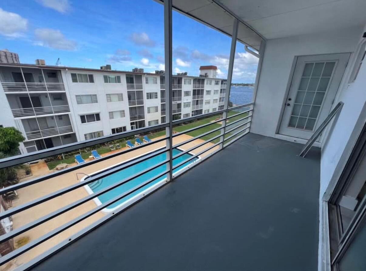 Regency Surf & Racquet Cl - Residential Lease