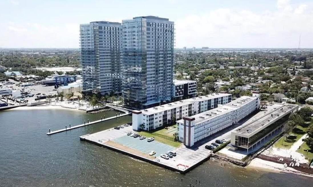 Regency Surf & Racquet Cl - Residential Lease