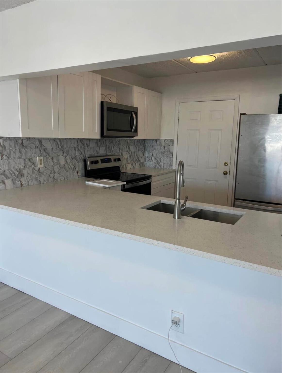 Regency Surf & Racquet Cl - Residential Lease