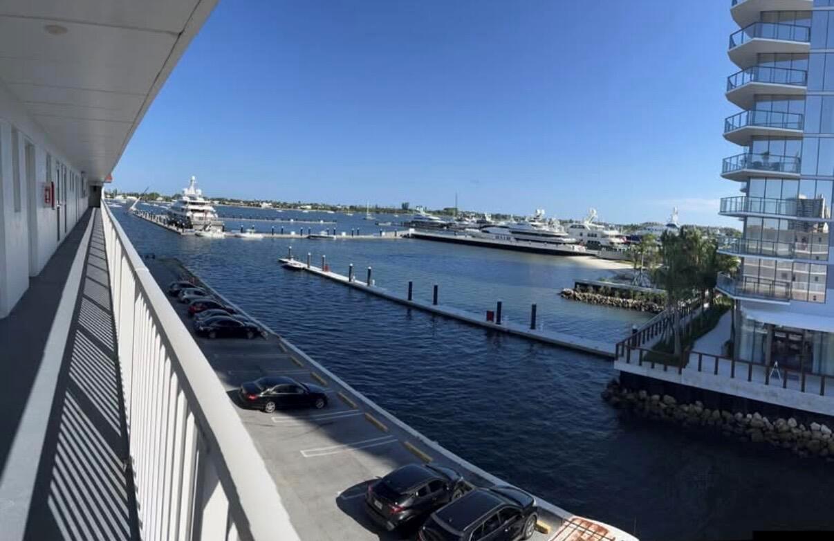 Regency Surf & Racquet Cl - Residential Lease