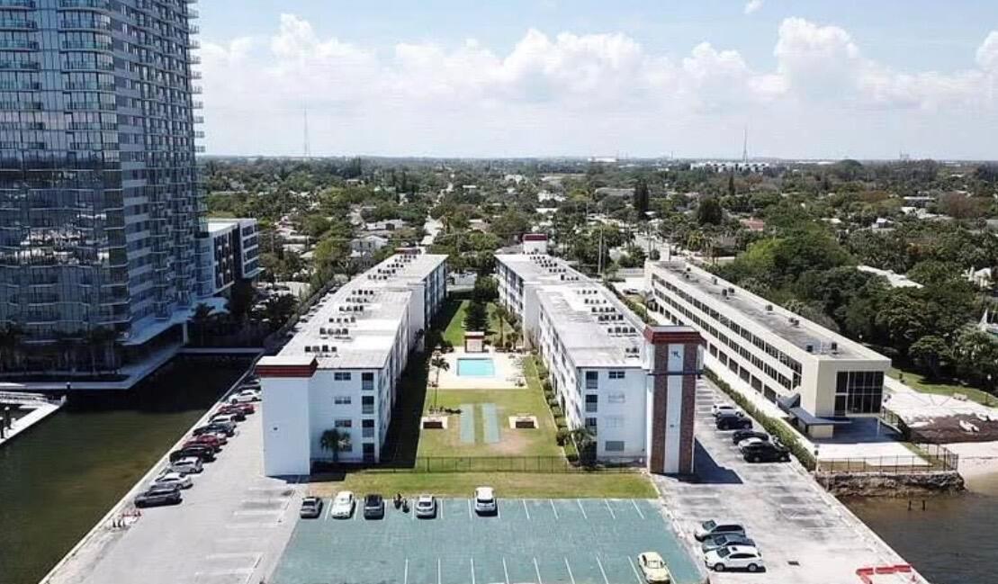 Regency Surf & Racquet Cl - Residential Lease