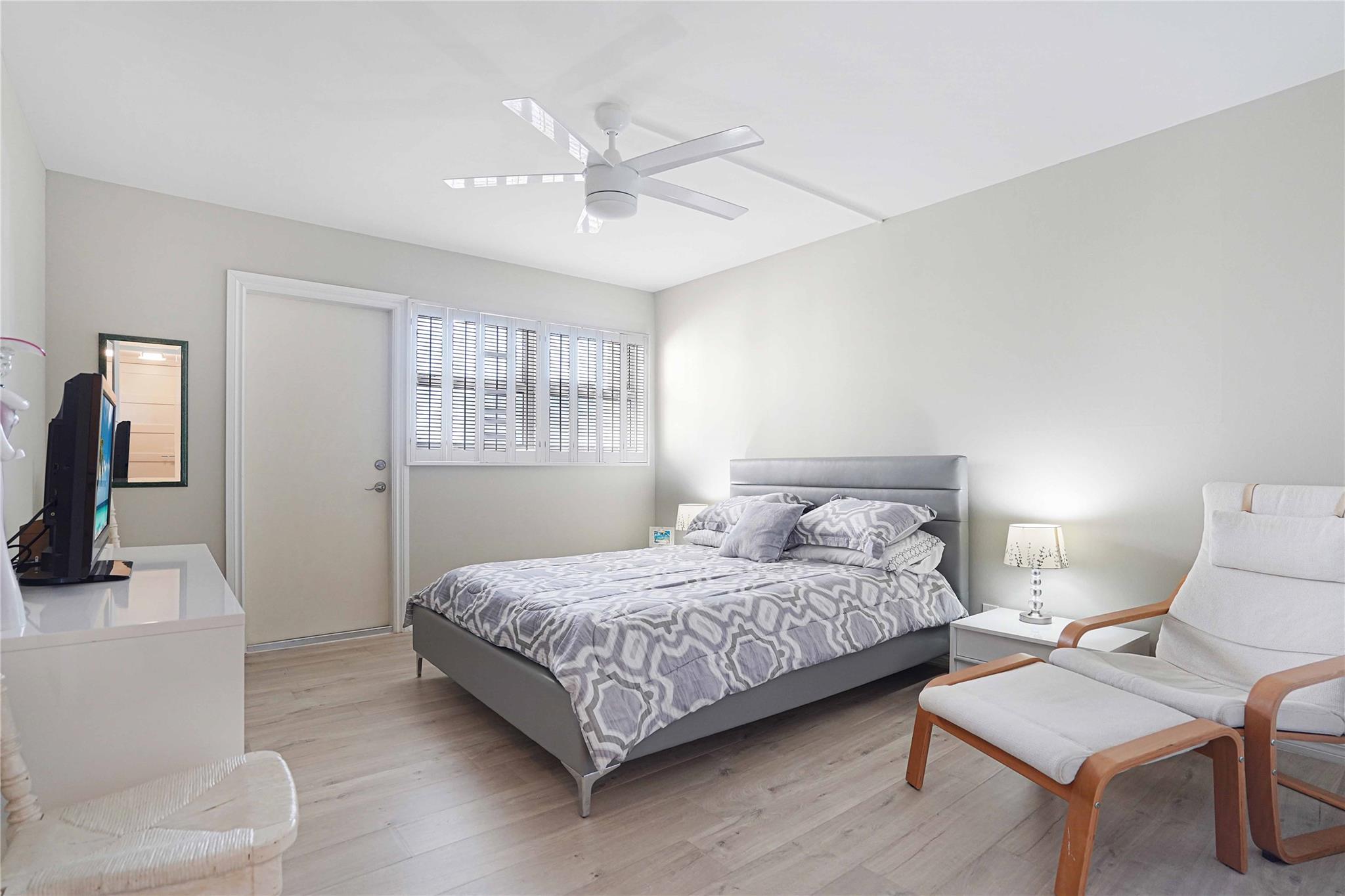 299 N Riverside Dr 607