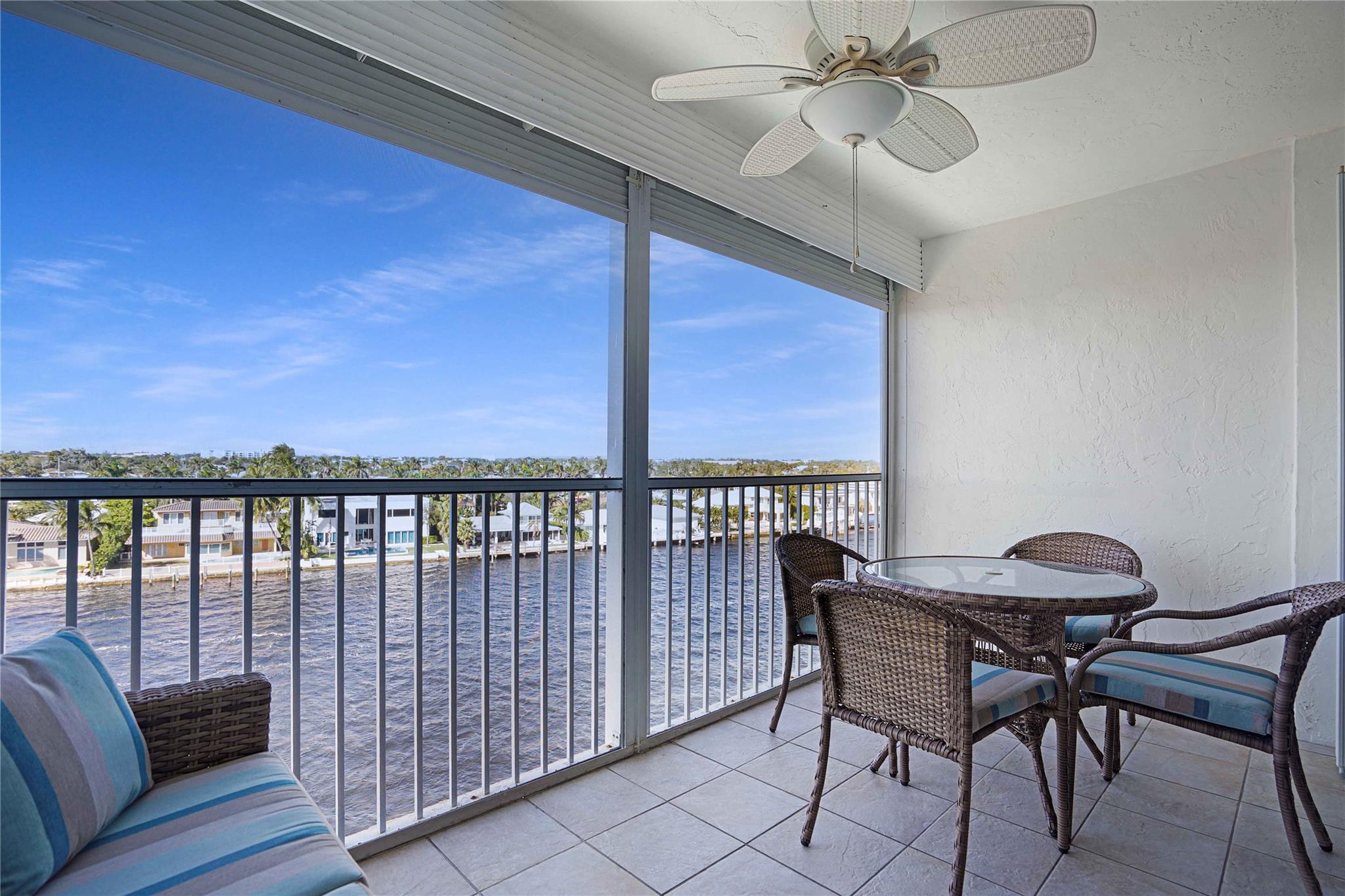 299 N Riverside Dr 607