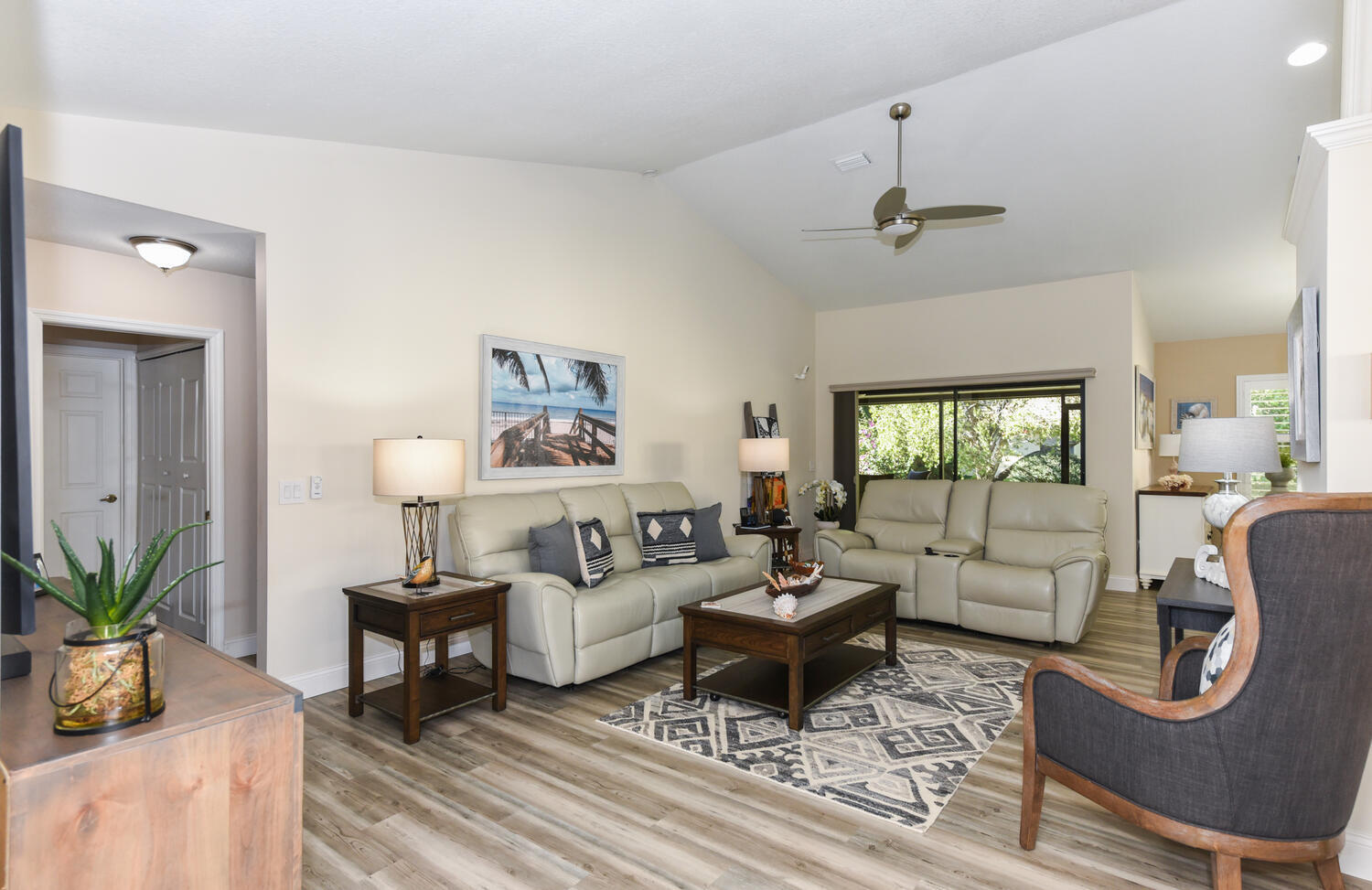 PRESIDENTIAL COVE - Residential