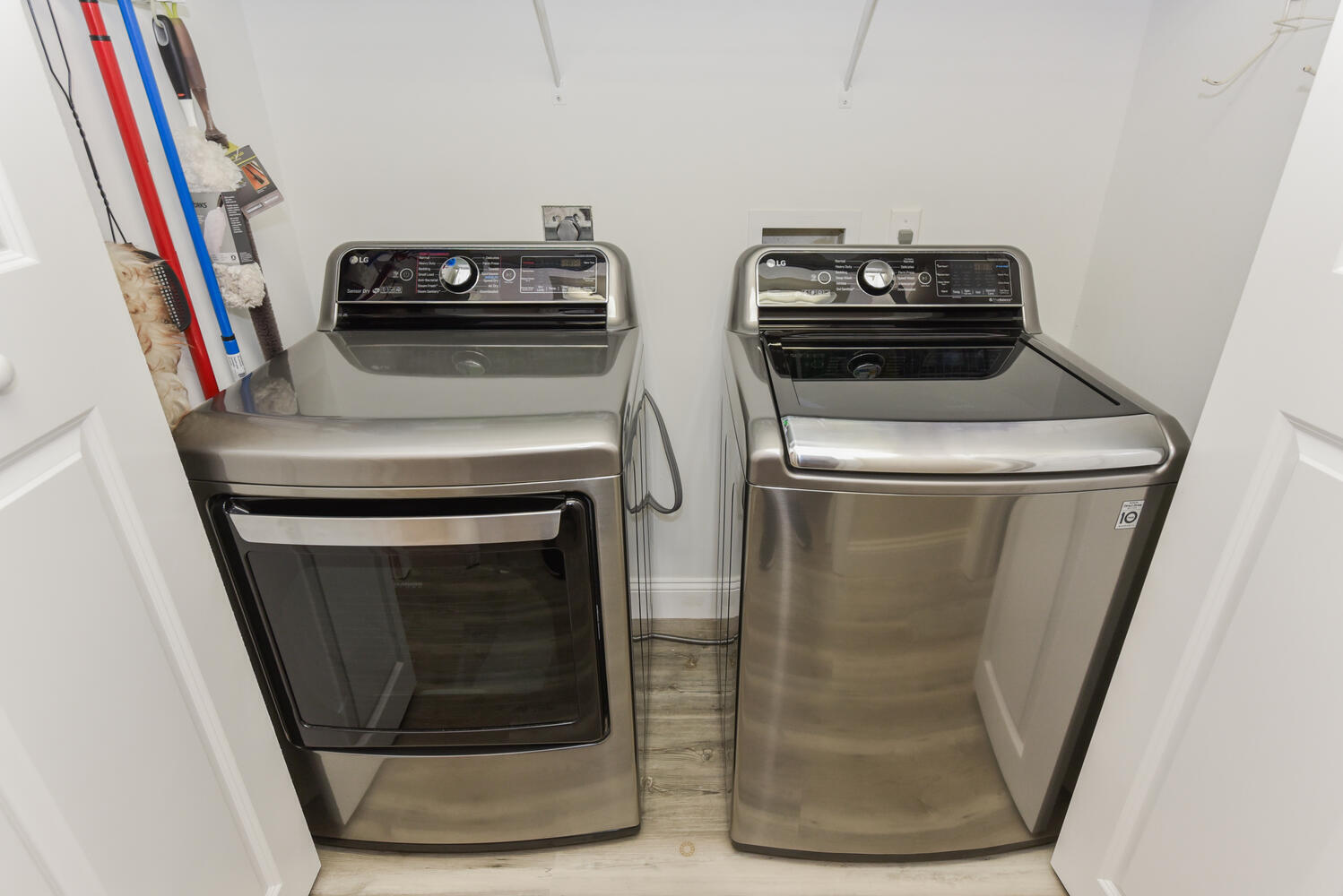 PRESIDENTIAL COVE - Residential