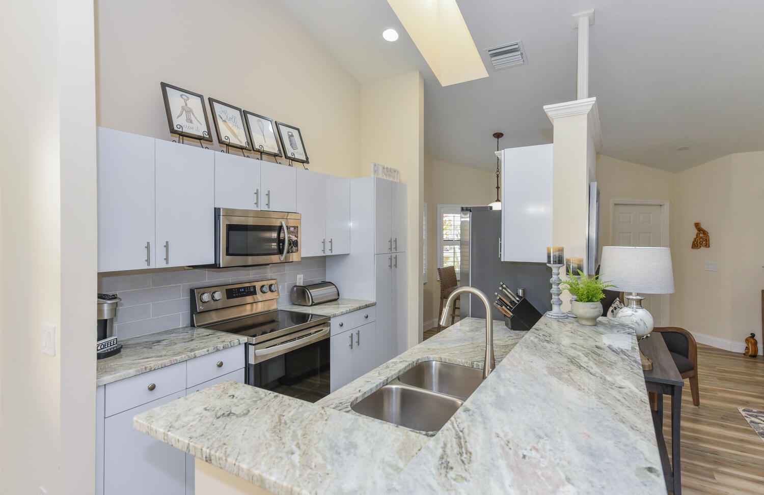 PRESIDENTIAL COVE - Residential