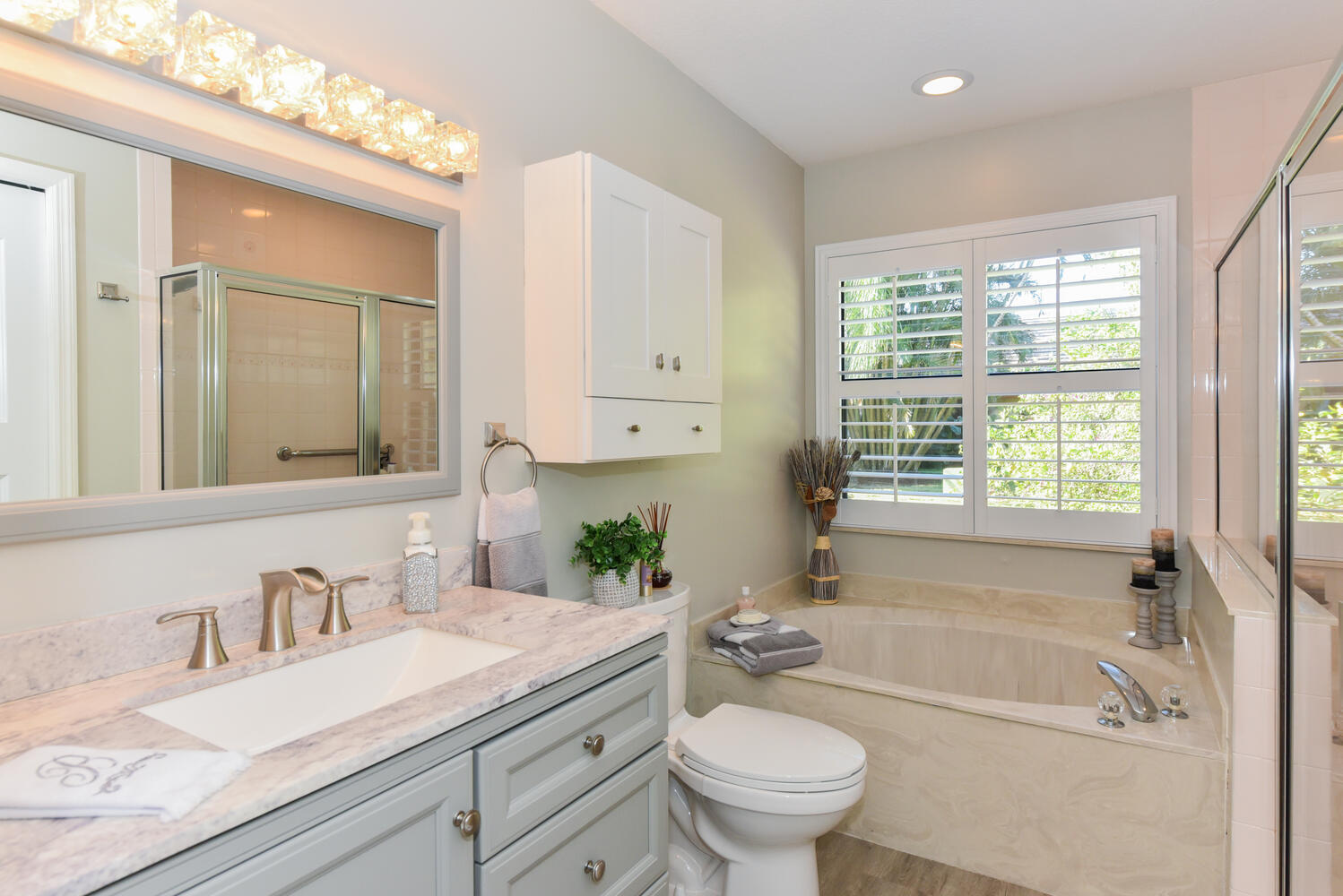 PRESIDENTIAL COVE - Residential