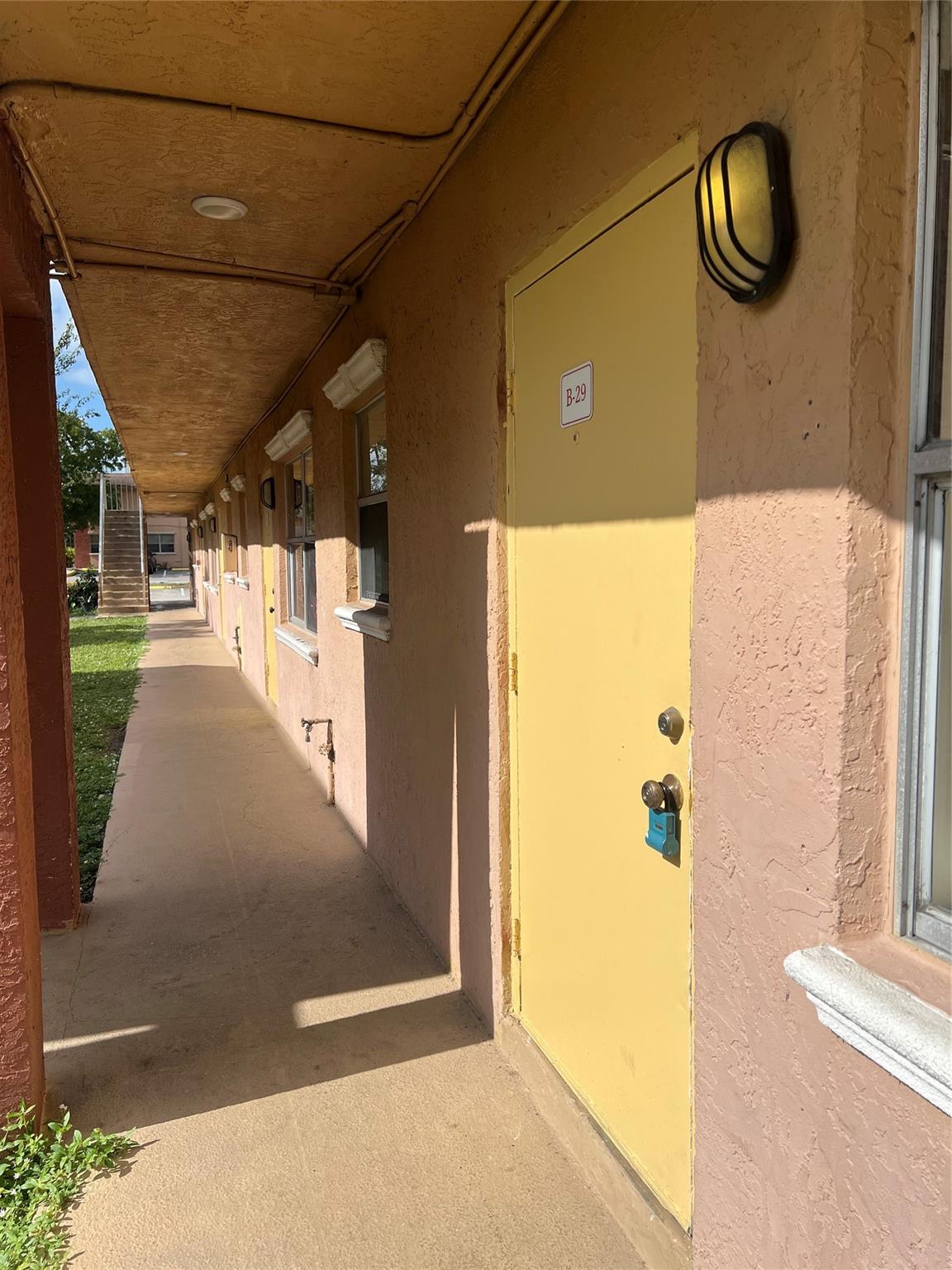 COURTS AT OAKLAND PARK - Residential Lease