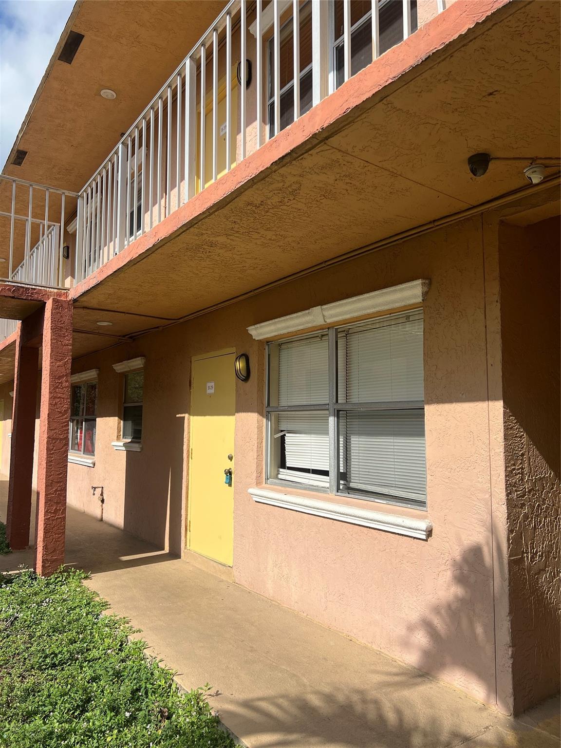 COURTS AT OAKLAND PARK - Residential Lease