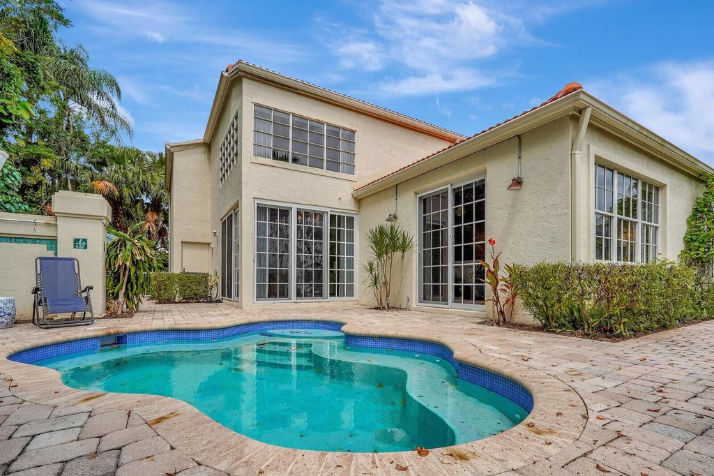 Photo of 1 Via Verona, Palm Beach Gardens, FL 33418 (MLS # R11091592)