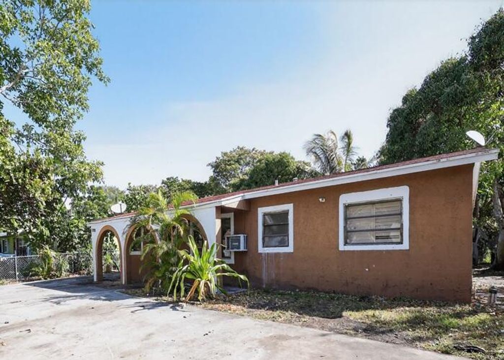 Photo of 1830 NE 2nd Lane, Boynton Beach, FL 33435 (MLS # F10536475)