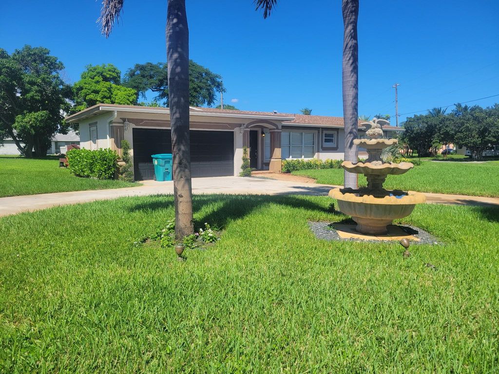Photo of 401 NW 5th Ave, Boynton Beach, FL 33435 (MLS # F10531583)